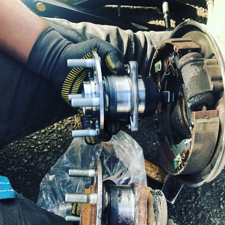 Remplacement d'un capteur ABS et d'un roulement sur Kia Picanto en Guadeloupe