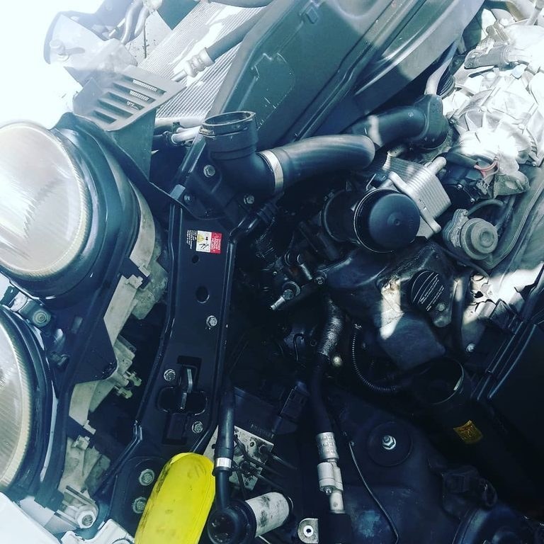 Contrôle du compartiment moteur après remontage en Guadeloupe